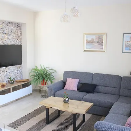 Апартаменты Calypso - Newly Equiped, With Separate Entrance And Parking Супетар