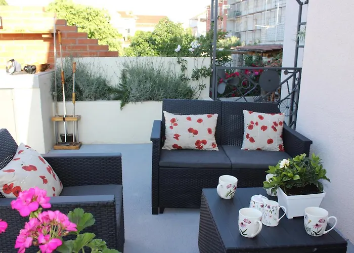 Calypso - Newly Equiped, With Separate Entrance And Parking