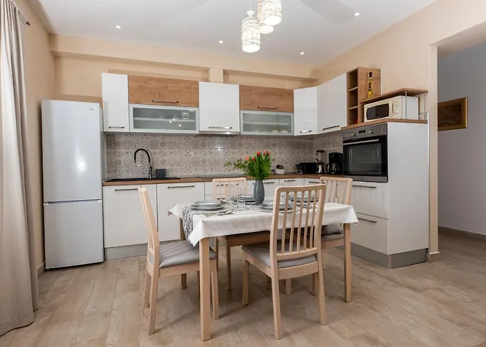 Calypso - Newly Equiped, With Separate Entrance And Parking Апартаменты Супетар