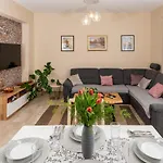 Calypso - Newly Equiped, With Separate Entrance And Parking
