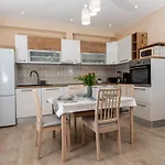 Calypso - Newly Equiped, With Separate Entrance And Parking Апартаменты Супетар