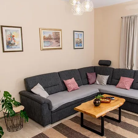 Calypso - Newly Equiped, With Separate Entrance And Parking * 苏佩塔尔