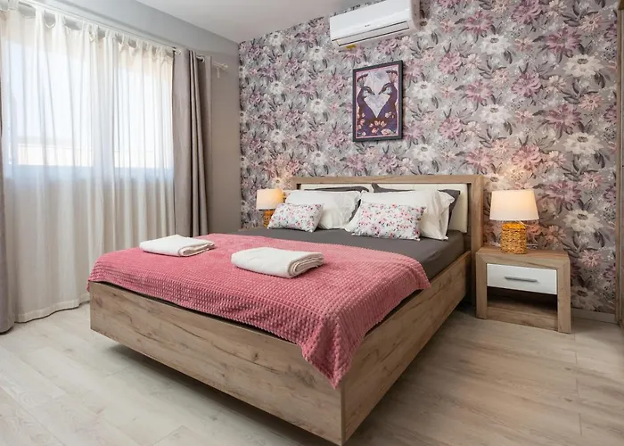 Calypso - Newly Equiped, With Separate Entrance And Parking * 苏佩塔尔