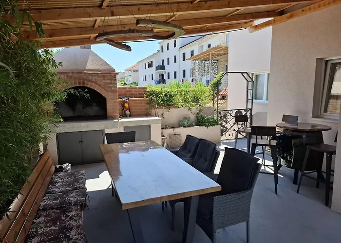 Calypso - Newly Equiped, With Separate Entrance And Parking *