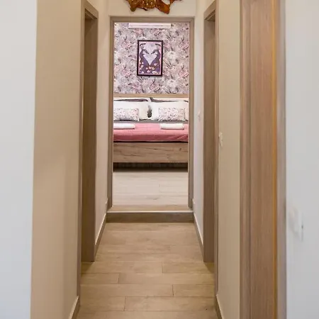 Calypso - Newly Equiped, With Separate Entrance And Parking Appartement Supetar