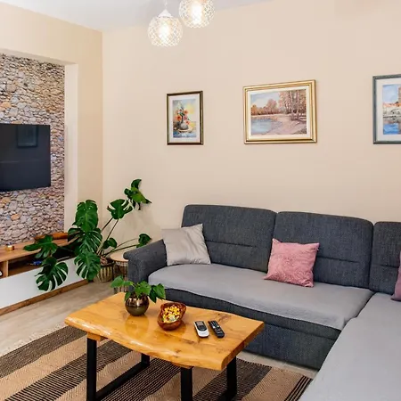 Calypso - Newly Equiped, With Separate Entrance And Parking Apartamento Supetar