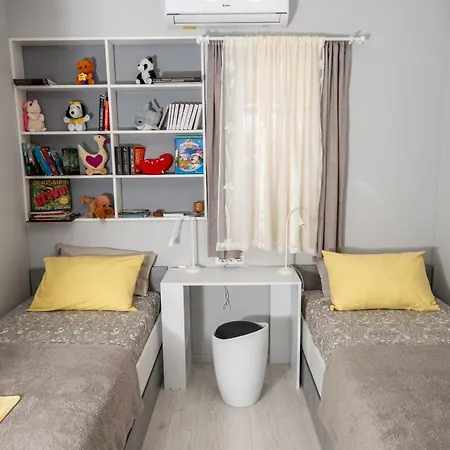 Calypso - Newly Equiped, With Separate Entrance And Parking Apartamento